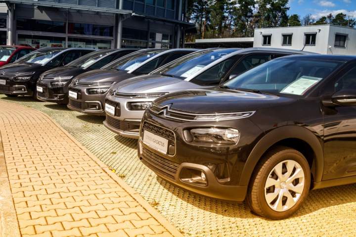 Famille vente véhicule neuf Massat